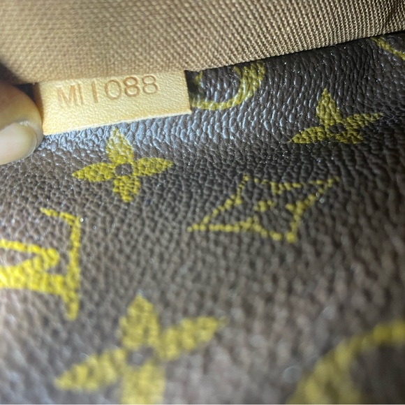 Louis Vuitton messenger crossbody - Picture 4 of 9